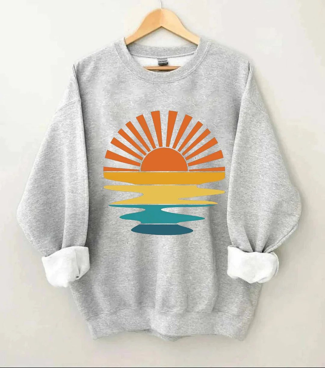 Women's Plus Size Retro Sunset Rays Wavy Sweatshirt