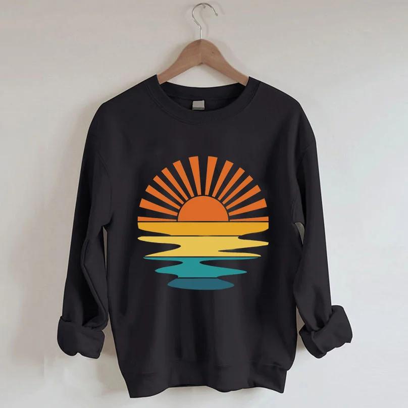 Women's Plus Size Retro Sunset Rays Wavy Sweatshirt